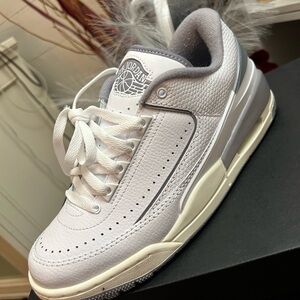 Jordan Kids Sneakers in White and Gray